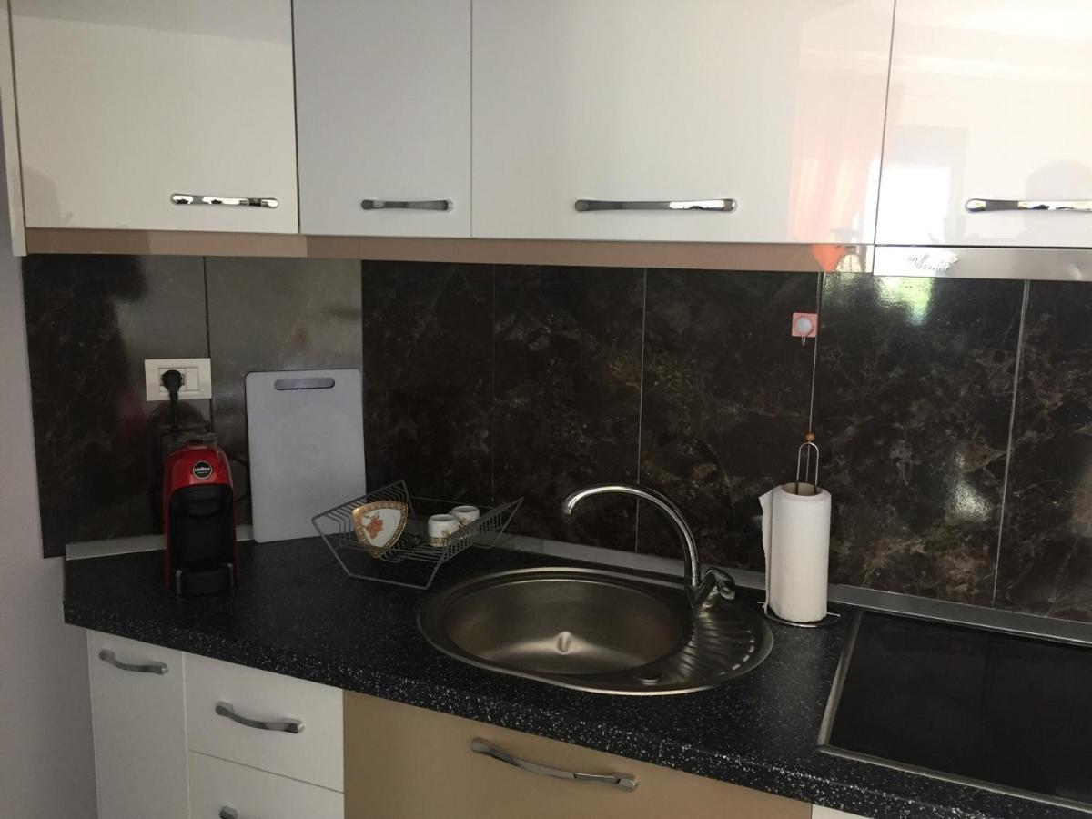 Guest'S Apartament Pogradec Exterior photo